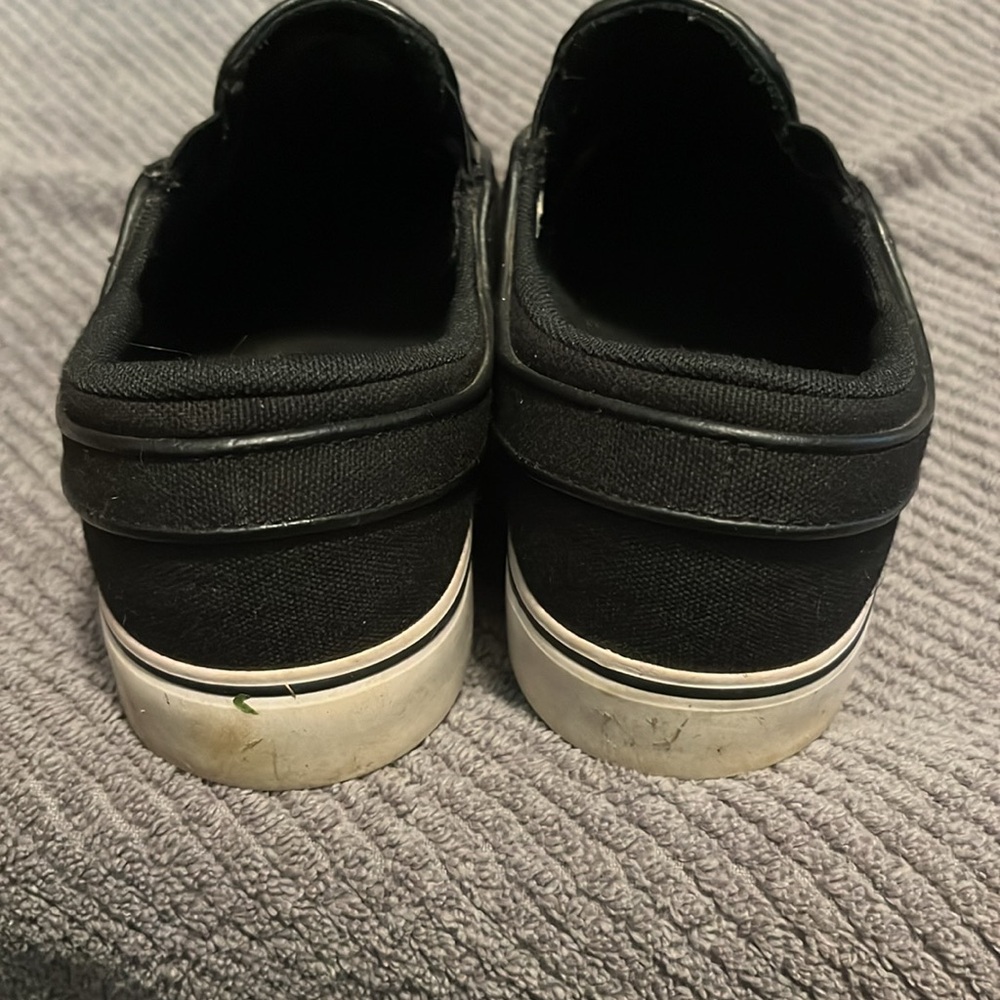 Youth 6 or Women’s 7.5 Nike Skater Shoes - Picture 4 of 5